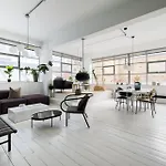 Spacious & Bright Loft Apartment - Shoreditch